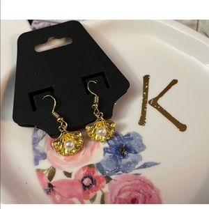Gold colored seashell pearl earrings